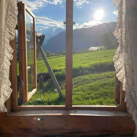 Stallen - Koselig Lite Hus Pa Gardstun Skjak Exterior photo